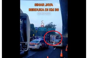 Mobil Bus Sinar Jaya. Bus Sinar Jaya Isi 54 Pemudik Arus Balik Terguling, Tusuk Beton di