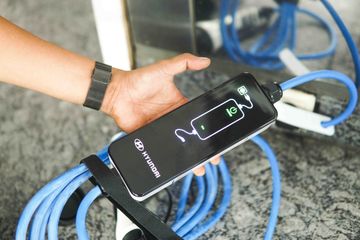 Charge Mobil Listrik Di Rumah. Ngecas Mobil Listrik di Rumah, Butuh Berapa Minimal Kapasitas