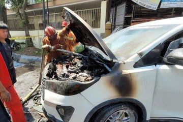 Innova Reborn Bekas Malang. Diduga Gara-gara Korsleting, Satu Unit Toyota Innova Venturer di