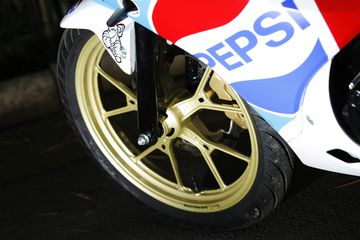 Velg Motor Warna Abu Abu Metalik. Ternyata Terjangkau! Segini Biaya Cat Pelek Motor Di Bengkel
