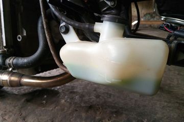 Apa Itu Reservoir Tank. Kenapa Air di Reservoir Radiator Gak Boleh Kurang Atau Terlalu