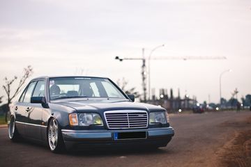 Perawatan Mercy Boxer 300e. Mau Beli Mercedes-Benz W124 Alias Mercy Boxer? Ini Tipsnya