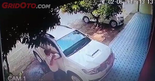 Cara Pasang Spion Tanduk Fortuner. Video Maling Spion Beraksi di Siang Bolong, Cuma Lima Detik Buat