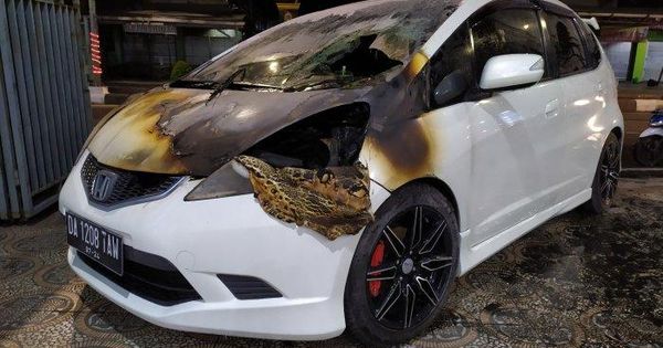 Harga All New Honda Jazz Putih. Honda Jazz Putih Berubah Hitam, Diawali Lampu Mati, Cat