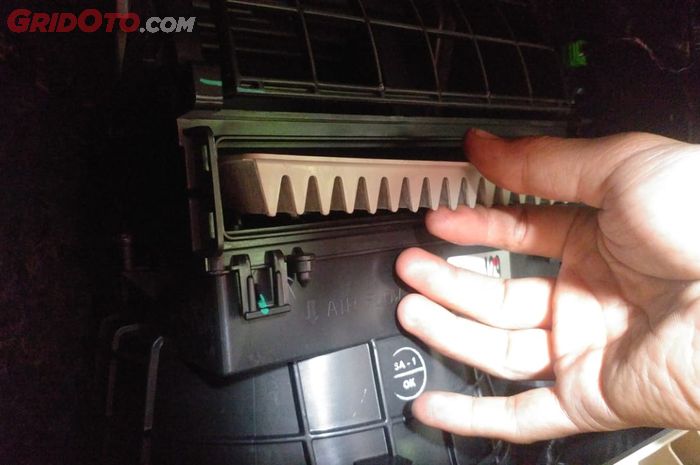Cara Membuka Laci Dashboard Toyota Rush. Mobil Anda Belum Dilengkapi Filter Kabin? Begini Cara Pasangnya