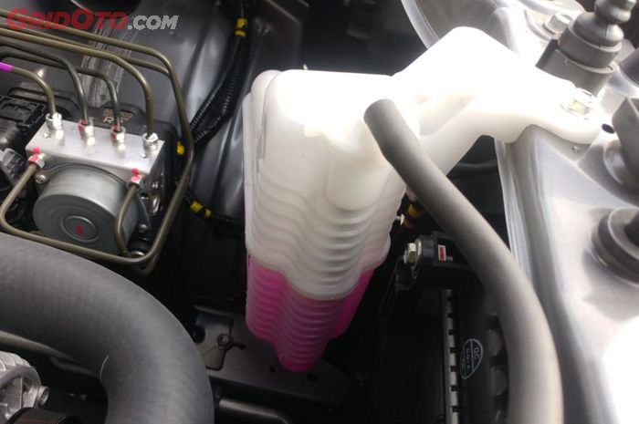 Penyebab Air Radiator Balik Ke Penampungan. Ini Penyebab Air Reservoir Radiator Berkurang, Patut Curiga Nih