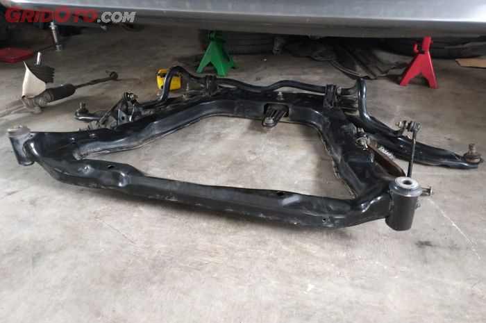 Cara Ganti Bushing Arm Belakang Avanza. Ternyata Enggak Gampang, Begini Cara Ganti Karet Bushing Arm