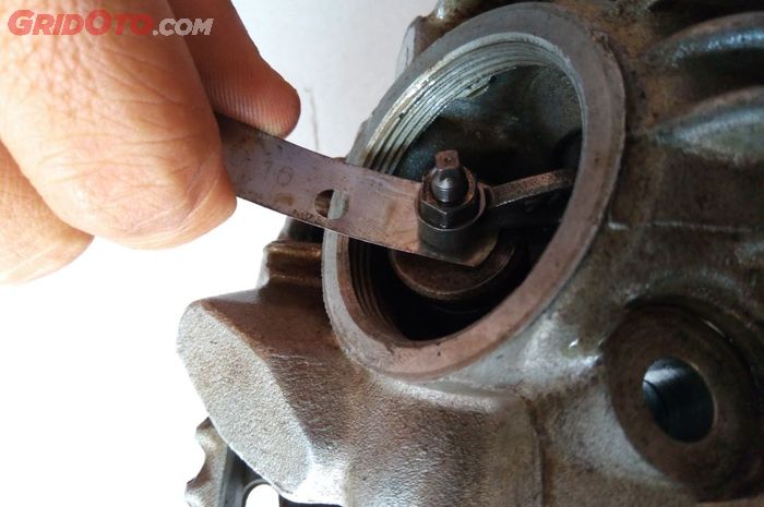 Mesin Motor Ngelitik Saat Rpm Tinggi. Motor Matic Bunyi Ngelitik di Head Silinder? Ini Biang Keladinya