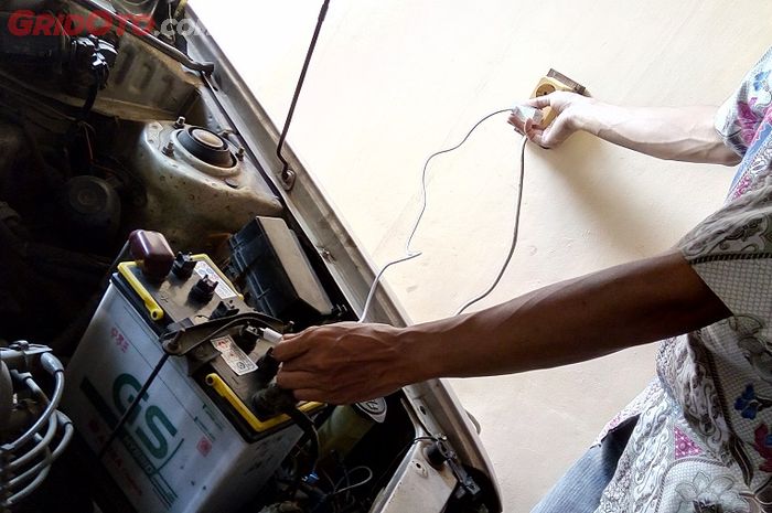Cara Mengetahui Aki Penuh. Berapa Ampere Ideal untuk Melakukan Charge Aki? Jangan