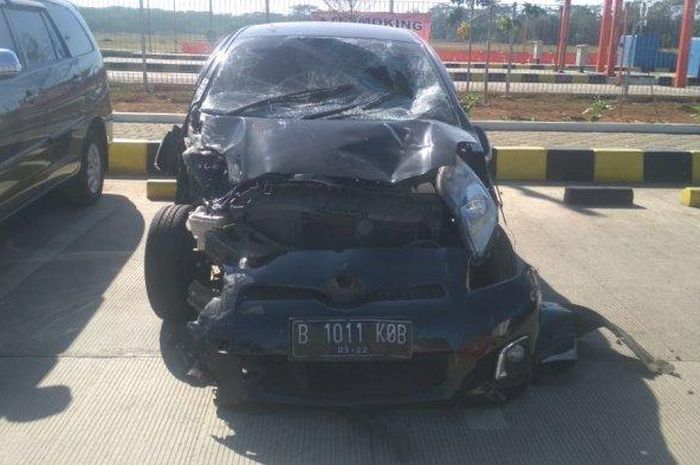 Harga Mobil Yaris Bekas Batang Pekalongan. Toyota Yaris 'Cacat', Wajah Teriris Terjang Avanza di Tol, Posisi