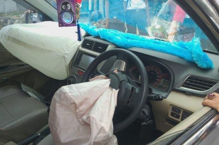 Cara Mematikan Lampu Indikator Airbag. Airbag Mobil Bekas Pernah Meledak Lalu Diakali Ketahuan