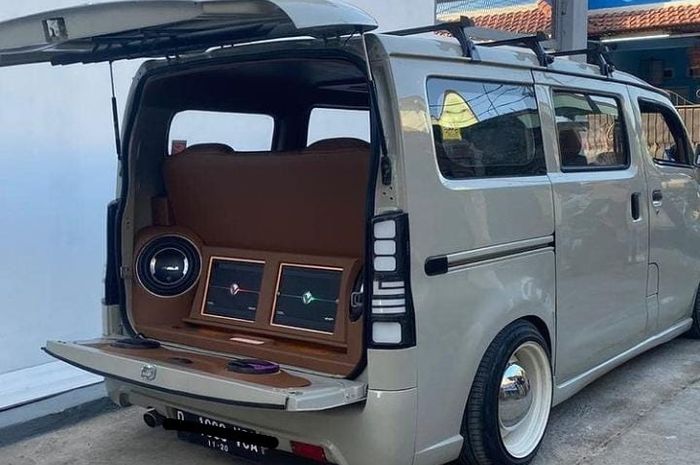 Merubah Pintu Belakang Grand Max. Serasa Alphard, Kabin Daihatsu Gran Max Chop Top Ini Sarat Fitur