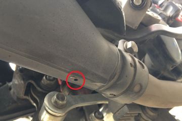 Bagian Bagian Knalpot Motor. Penasaran Sama Lubang Kecil di Bagian Bawah Knalpot Motor