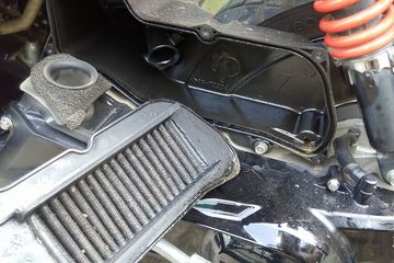 Penyebab Oli Keluar Dari Selang Pernafasan Mesin. Awas! Kebiasaan Ini Jadi Penyebab Oli Mesin Motor Masuk ke Filter