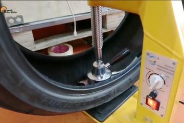 Biaya Tambal Ban Tubeless. Segini Biaya Tambal Ban Motor Dengan Metode Tip Top di Bengkel