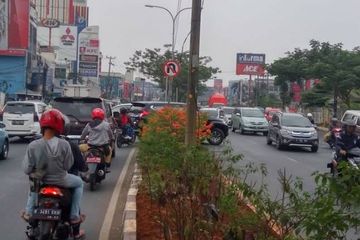 Tanda Dilarang Putar Balik. Street Manners: Melanggar Rambu Dilarang Putar Balik Bisa