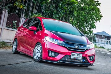 Honda Jazz Sporty Modifikasi. Modifikasi Honda Jazz GK5 Tebar Aura Sporty Meski Warna