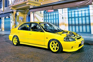 Honda Civic Warna Kuning. Honda Civic Dari Thailand Seperti Ketumpahan Cat Kuning