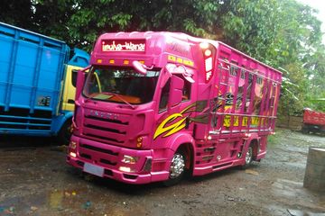 Gambar Truk Isuzu Giga. Keren Nih, Truk Isuzu Giga Berubah Jadi Scania dan Cangkok Part