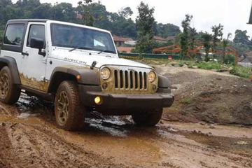 Arti 4x4 Pada Mobil. Buat yang Belum Paham, Ini Lho Maksud Istilah 2WD, 4WD, FWD