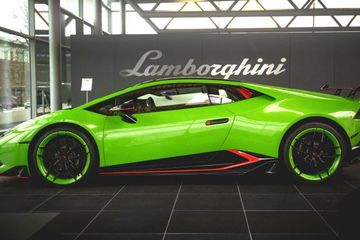 Mobil Warna Hijau Stabilo. Lamborghini Huracan Tampil Ngejreng Dengan Warna Hijau