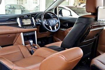 Sarung Jok Innova Reborn Mbtech. Sulap Kabin Innova Reborn Biar Naik Kelas Lapis Pakai MBtech