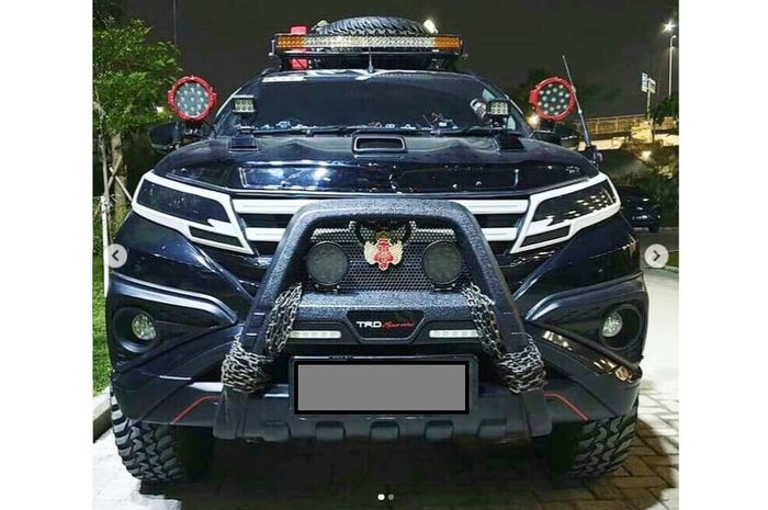 Modifikasi Toyota Rush Off Road. Toyota All New Rush Jauh Dari Tanah, Berkaki Jenjang, Mirip Polisi