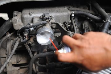 Cara Semprot Injector Cleaner. Apa Iya Bersihkan Throttle Body Pakai Cara Semprot Lewat Box
