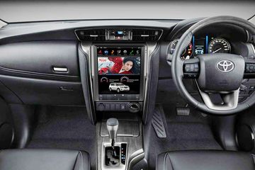 Ganti Head Unit Pajero Sport. Mitsubishi Pajero Sport dan Toyota Fortuner Disuguhi Headunit