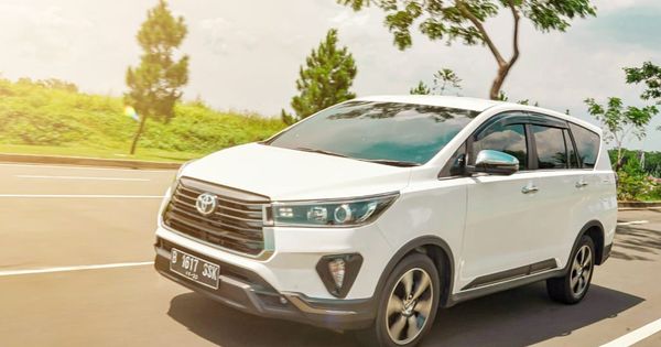 Kelebihan Dan Kekurangan Innova Diesel 2015. Video Tes Lengkap Venturer Diesel 2020. Kijang (Nyaris) Setengah