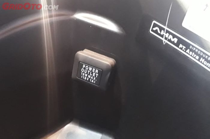 Letak Sekring Power Outlet Honda Hrv. Posisi Power Outlet Honda Genio Ada di Bagasi Dekat Tangki