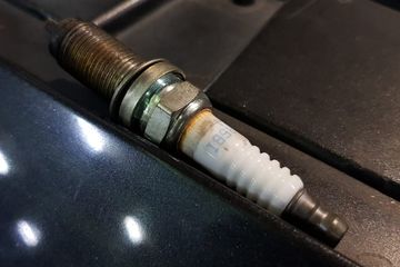 Ciri Busi Mobil Lemah. Kenali Tanda-Tanda Kinerja Busi Mobil Mulai Menurun, Caranya