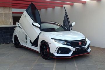 Civic Turbo Type R. Adu Keren Honda Civic Type R vs Civic Turbo, Pakai Pintu Gunting