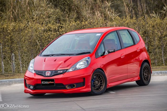 Modifikasi Honda Jazz Merah. Honda Jazz GE8 Merah Menggoda, Part Karbon Sewarna Bodi Jadi