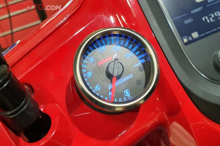 Cara Pasang Tachometer Pada Motor Injeksi. Cara Pasang Takometer Koso di Motor Matic, Enggak Perlu Potong