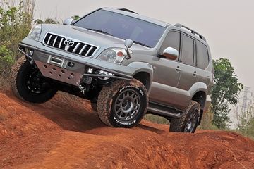 Harga Land Cruiser Prado 2002 Diesel. Toyota Land Cruiser Prado, Sekennya Cuma Rp 280 Juta, SUV