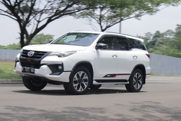 Harga Mobil Fortuner Trd. Daftar Toyota All New Fortuner 2018 Terbaru Juni 2020, TRD Diesel