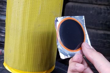Cara Tambal Ban Yang Baik. Begini Cara Tambal Ban Tubeless Yang Benar, Enggak Zaman