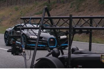 Gambar Mobil Bugatti Chiron. Intip Proses Syuting saat Bugatti Chiron Dipacu Nyaris 500 Km/jam