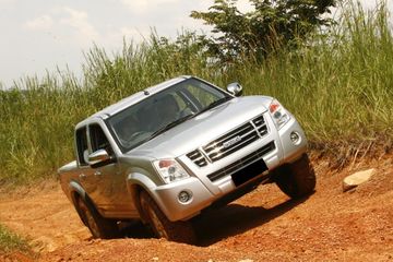 Mobil Isuzu D Max. Isuzu D-Max Double Cabin 2005-2006 Enggak Nyangka Harganya