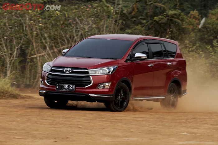 Oli Mobil Innova Bensin. Cukup Duit Segini Untuk Ganti Oli Mesin Kijang Innova Di Bengkel