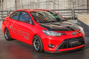 Modifikasi Mobil Warna Merah. Toyota Vios Dandan Racing, Padukan Warna Merah dan Karbon