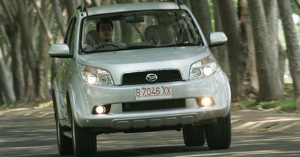 Kelebihan Dan Kekurangan Terios Tx 2008. Daftar Terbaru Daihatsu Terios 2008 Juni 2020, TX A/T Sentuh