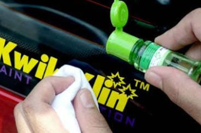 Menghilangkan Bekas Stiker Motor. 3 Cara Membersihkan Sisa Stiker di Motor, Nomor 1 Bisa Pakai