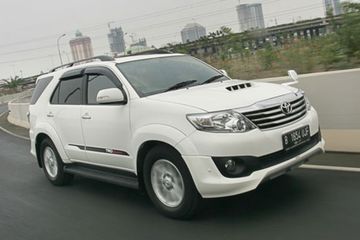 Mobil Putih Velg Putih. Cat Mobil Warna Putih Mulai Menguning, Ini Sebab dan