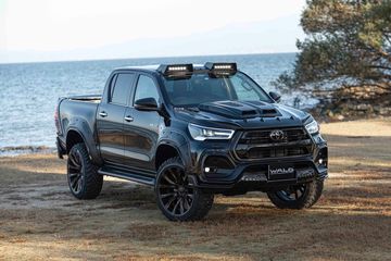 Toyota Hilux Modifikasi Off Road. Tampang Garang Toyota Hilux Kreasi Wald, Lawan Menakutkan D