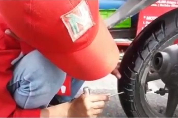 Bekas Tambalan Ban Tubeless Bocor Lagi. Duh Sering Tambal Ban Tubeless di Lubang yang Sama, Wajib