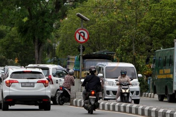 Rambu Dilarang Putar Balik. Street Manners: Masih Berani Putar Balik Padahal Dilarang, Siap