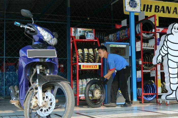 Harga Tambal Ban Tubeless. Segini Ongkos Tambal Ban Tubeless, Satu atau Dua Lubang Beda