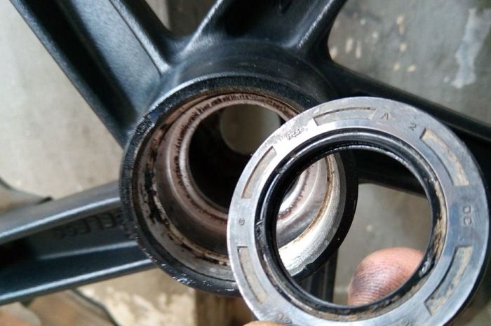 Bahaya Bearing Roda Rusak. Bahaya! Ini yang Akan Terjadi Kalau Sampai Telat Ganti Bearing